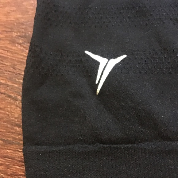 Old Navy Active top - Picture 2 of 4